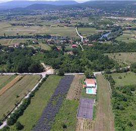 3 Bedroom Villa with Pool & Tennis Court near Sinj, sleeps 8